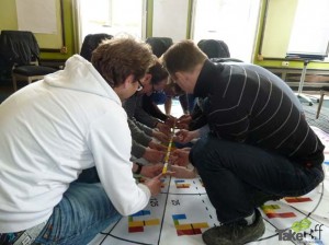 Tijdens een van onze teamtrainingen doen de deelnemers een oefening waarbij ze letterlijk de teameffectiviteit meten. 